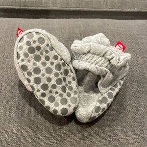 Gray zutano booties - 6mo